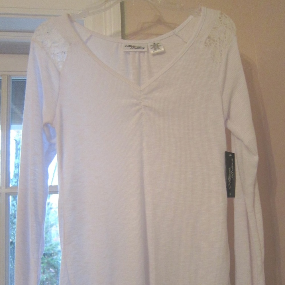 NWT Allison Brittney Long Sleeve White Top M New